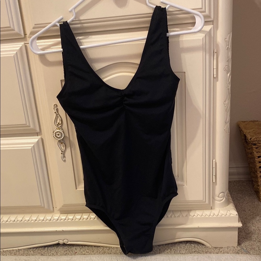 Black pinch front v-lace back Suffolk ballet dance leotard